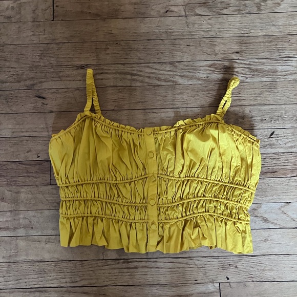 🌼Ruffle Trim Crop Tank 🌼 - Picture 2 of 9